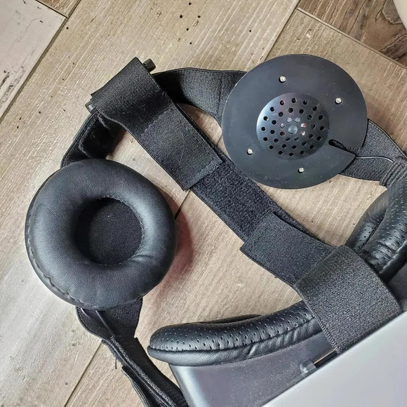 Sharper Image Virtual Reality Smartphone Wireless Bluetooth Viewer w/ Headphones - Picture 10 of 12